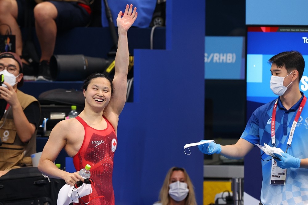 21歲加拿大游泳女將瑪格麗特‧麥尼爾（Margaret MacNeil）在26日東京奧運女子100公尺蝶式決賽奪金。（湯森路透）