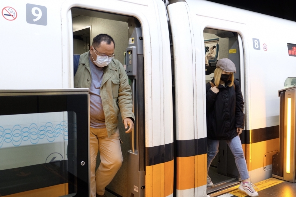 高鐵自6日起將針對旅客平日通勤及周末返鄉時段加開73班次列車，並於5日0點起開放購票。（資料照片／蔣銀珊攝）