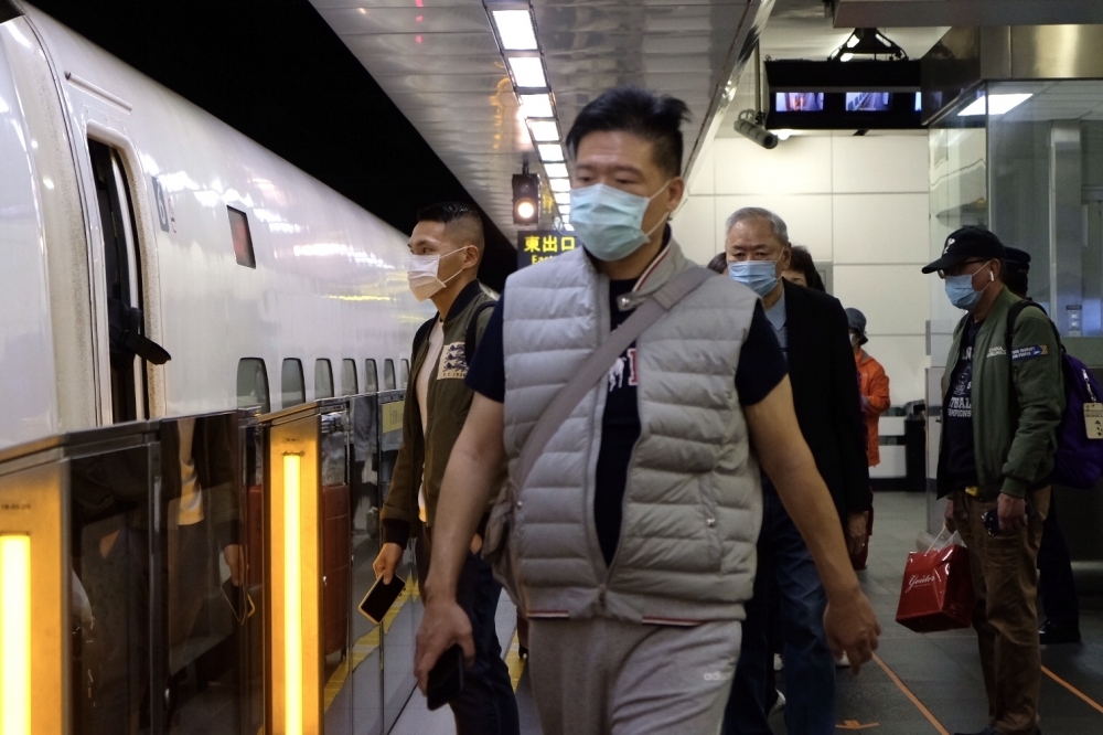 台灣高鐵公司考量疫情持續緩解，且適逢暑假將結束，因應旅客需求，宣布將9月1日的增班計畫，提前自25日起實施。（資料照片／蔣銀珊攝）