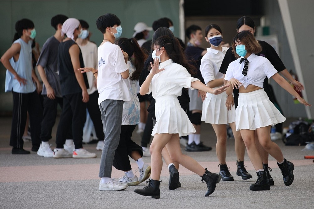 國內疫情趨緩，二級警戒微解封後，學生恢復街舞練習。（陳愷巨攝）