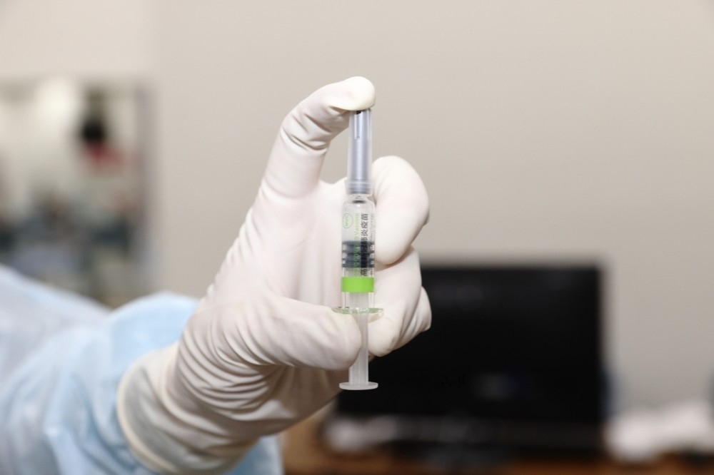 新北市衛生局28日通報兩例高端疫苗不良反應案例，其中1例已死亡。（資料照片／陳愷巨攝）