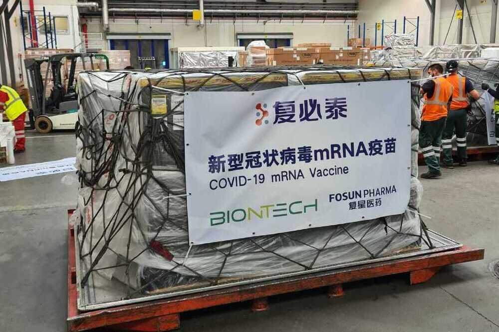 即將運抵台灣的首批BNT疫苗。（圖片取自復星官方微博）