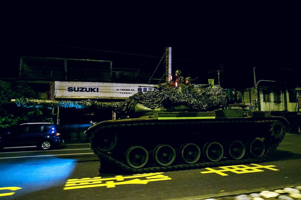 M60A3戰車在花蓮街道快速機動。（軍聞社提供）