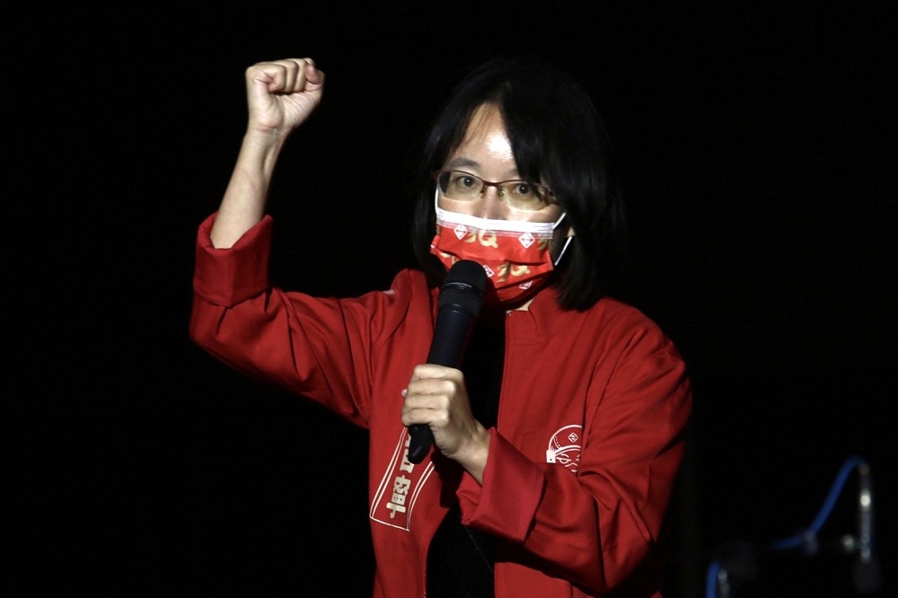刪Q罷免投票23日登場，由藝文圈人士發起「台灣民主轉骨湯」音樂晚會相挺，前北農總經理吳音寧也到場助講。（王侑聖攝）