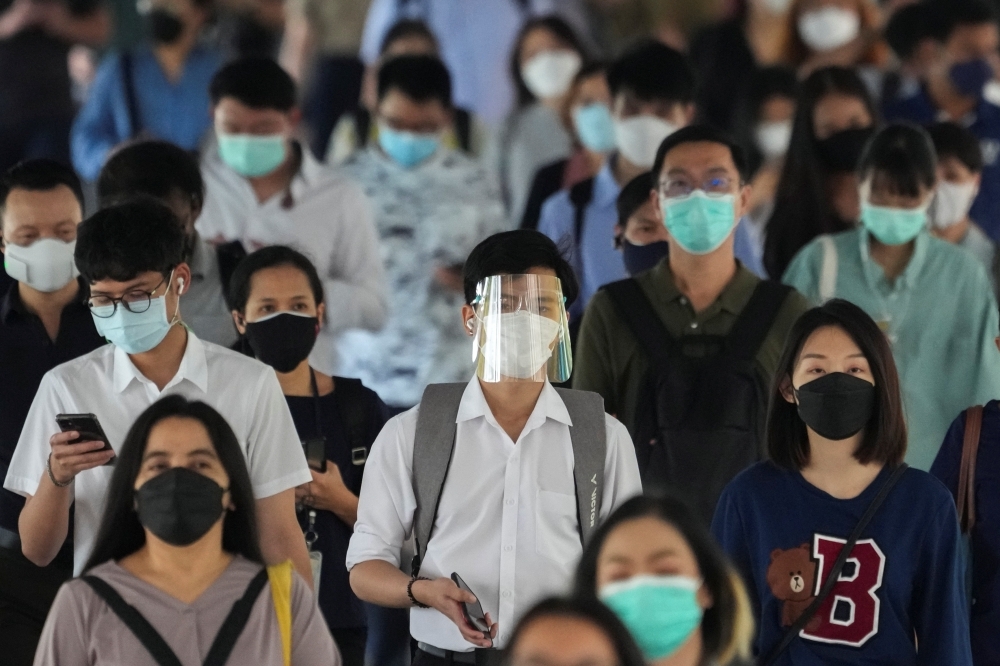 新冠疫情大流行改變全球生活樣貌。圖為泰國曼谷火車站。（湯森路透）