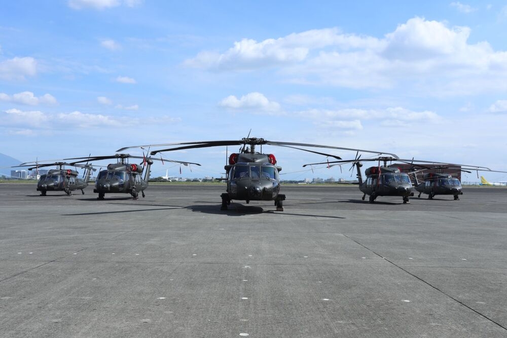菲律賓向波蘭採購16架S-70i「黑鷹」直升機，第一批6架已在2020年底服役。（圖片取自菲國國防部）
