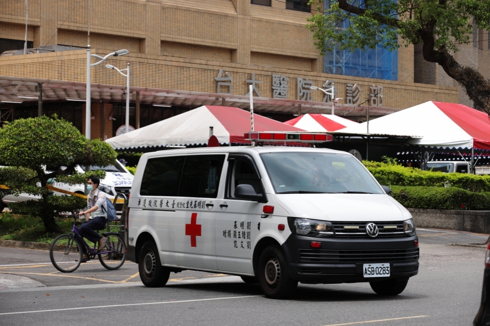 台北市中正區一家防疫旅館，今天（19日）上午傳出隔離男子倒地送醫，經搶救後仍回天乏術。（資料照片／陳愷巨攝）