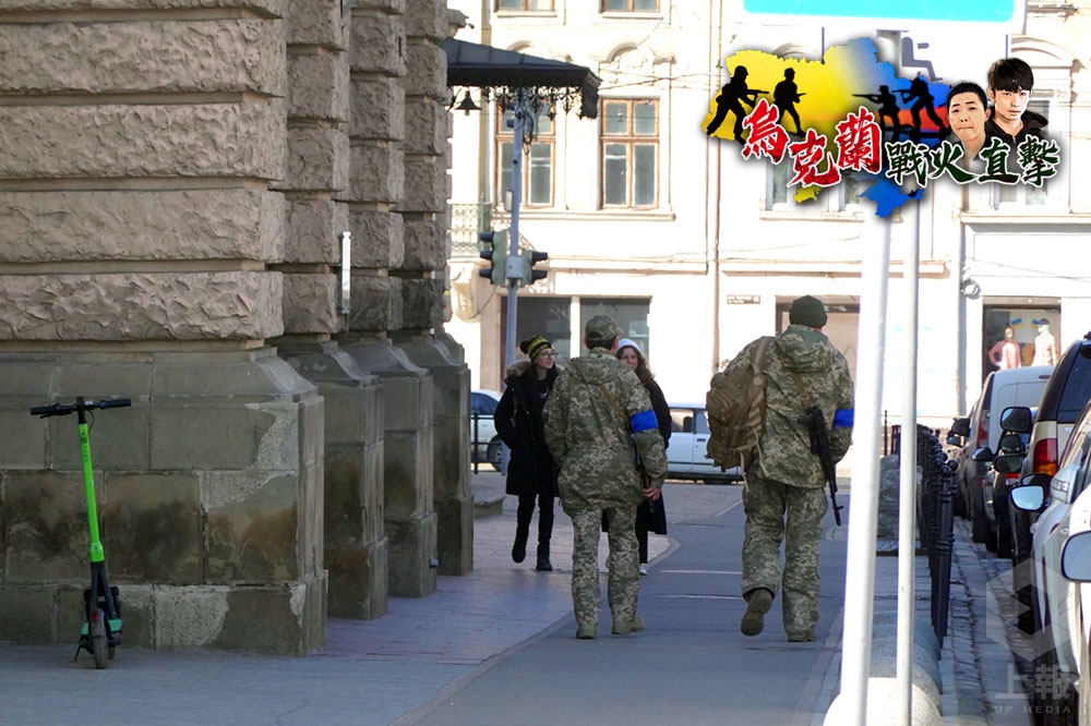 烏克蘭利沃夫街頭有軍人在巡邏（沈粲家攝）
