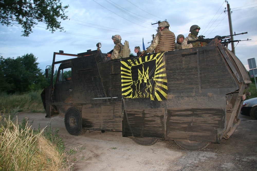 正是俄國2014佔領克里米亞，分裂頓巴斯地區，才會催生出所謂「仇俄」的亞速營。（維基百科）