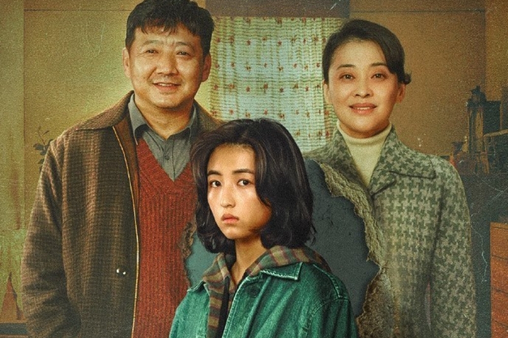「國民妹妹」張子楓（中）與演技派的梅婷（左）、王硯輝在《回來的女兒》扮演各懷心事的親人，懸疑燒腦的情節，隨著口碑發酵，熱度一路飆高。（取自愛奇藝）