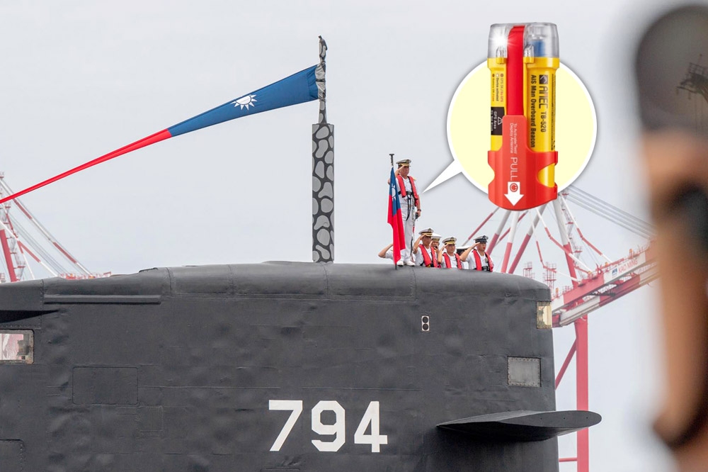 海軍22日公告以1億7904萬6千元以限制性招標，緊急採購水面艦、潛艦所有救生衣上加裝TB-520人員落海警示器（MOB，右圖）。（合成畫面／取自蔡英文臉書、全科科技AMEC官網）