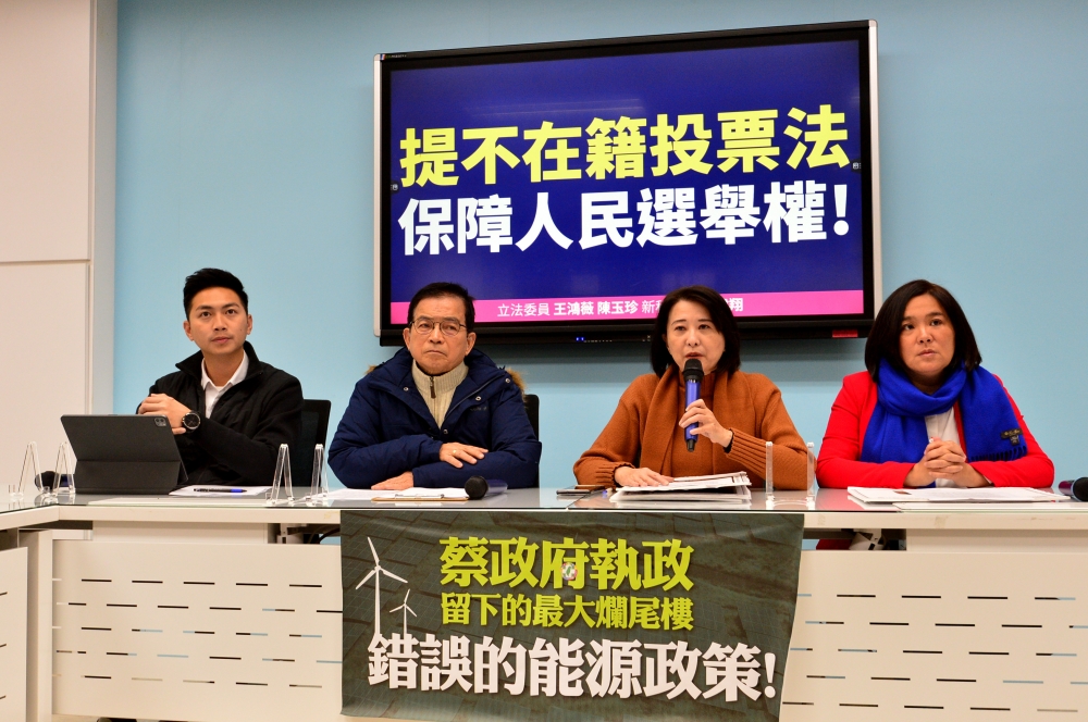 國民黨將提案「不在籍投票法」立法，王鴻薇表示，行政機關怠惰處理，傷害眾多國人的投票權。（張哲偉攝）