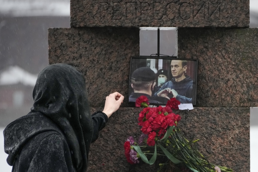 俄羅斯反對派領導人納瓦尼死於獄中，在俄國內引發震動，在西方輿論也引起很大反響。（美聯社）