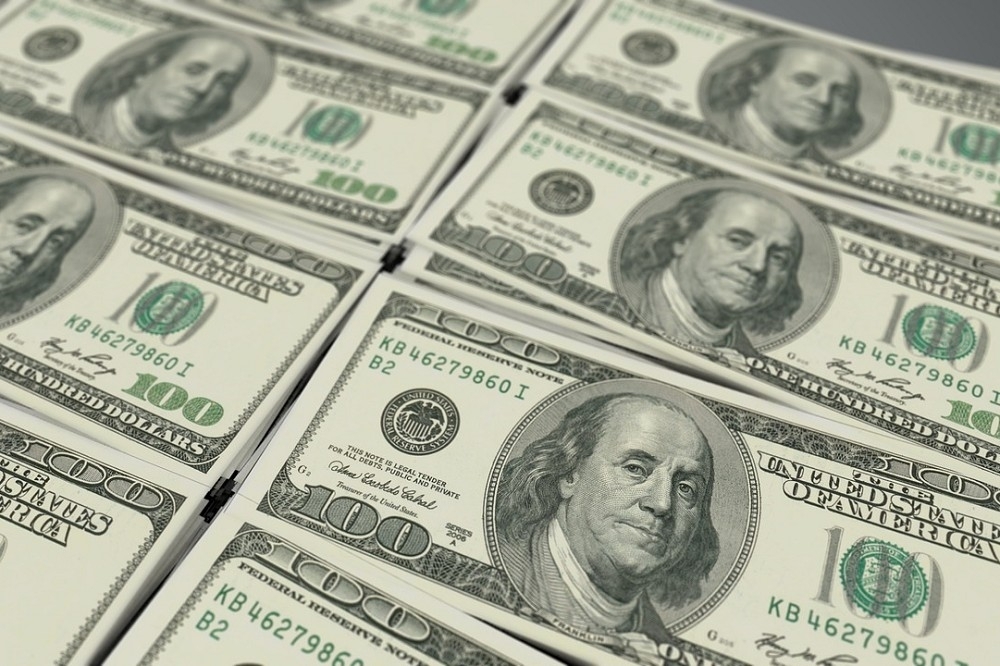 面額100元的美元鈔票是美國最常見的貨幣，也是最令人討厭的。（pixabay）
