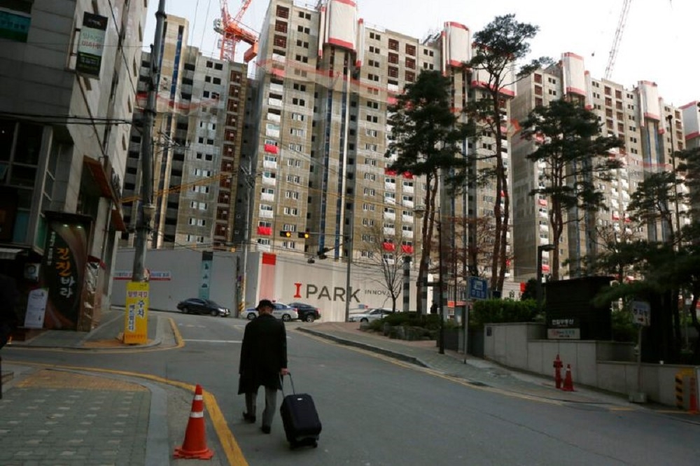 越來越多外國人在南韓購置房產。圖為南韓首爾黃金地段江南區。（美聯社）