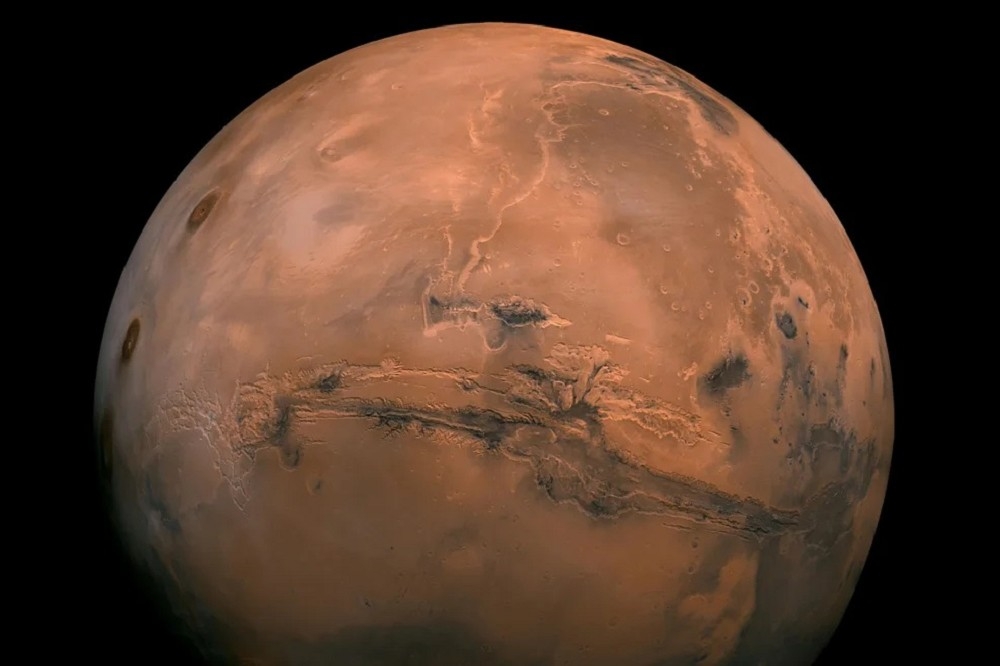地球和同樣圍繞太陽運轉的火星相互推拉。（取自NASA網站）