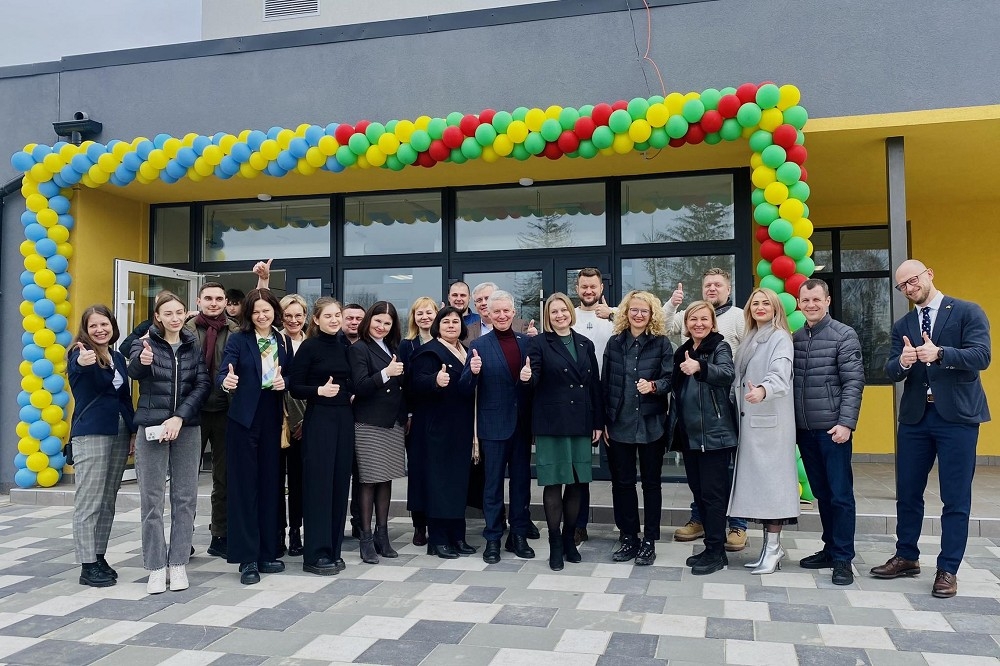台灣與立陶宛合作在烏克蘭基輔州博羅江卡鎮重建中學，15日正式落成。（取自立陶宛經濟暨創新部網站）