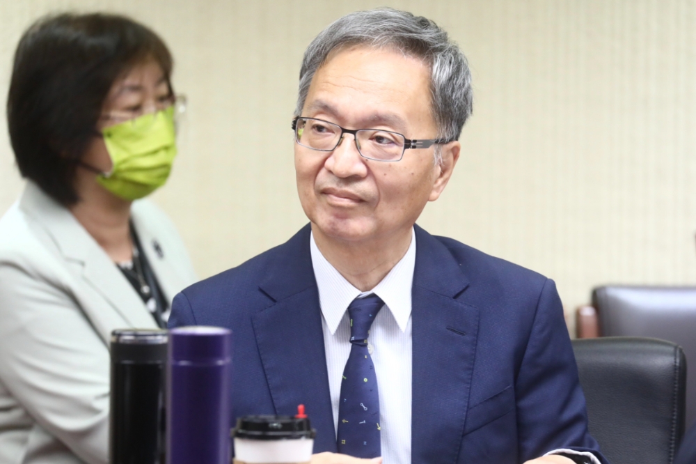 衛福部長薛瑞元28日表示，寶林茶室中毒事件研判可能是米酵菌酸所致，但也不排除人為下毒。（王侑聖攝）