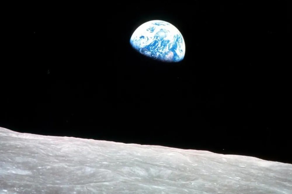 月球與地球的時間感知迥然不同，還有重力引發的時空扭曲，讓美國認為有必要建立標準時間。（取自NASA官網）
