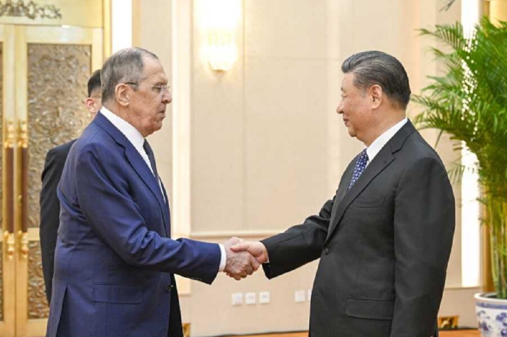 中國領導人習近平9日在北京人民大會堂會見俄羅斯外交部長拉夫羅夫。（取自中國外交部網站）
