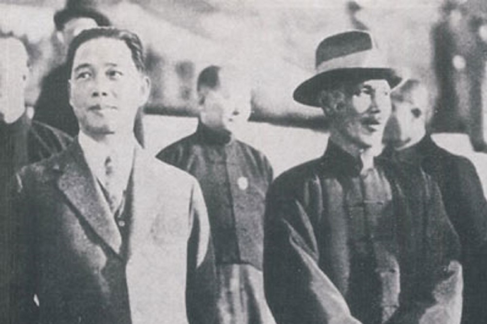 汪精衛（左）身為中華民國前國民政府主席，面對日本曾鼓吹所謂的「和平運動」，理由是：「中國不可能打贏這場戰爭，在徹底失敗之前以談判實現和平將更為有利。」（維基百科）