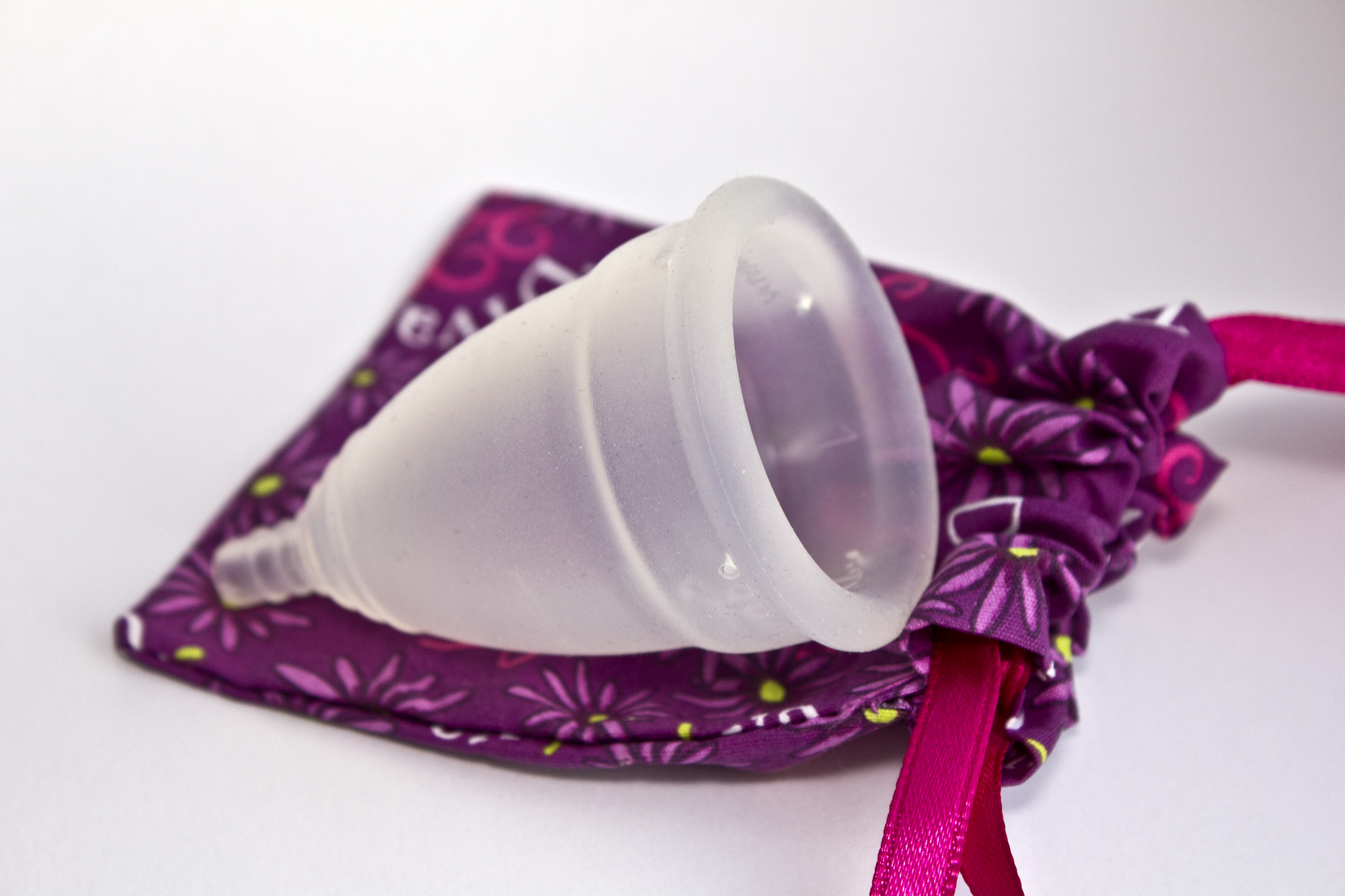 國外已盛行許久的月經杯，在亞洲地區仍是許多女性沒聽過的產品（取自menstruationstasse.net＠Flickr）