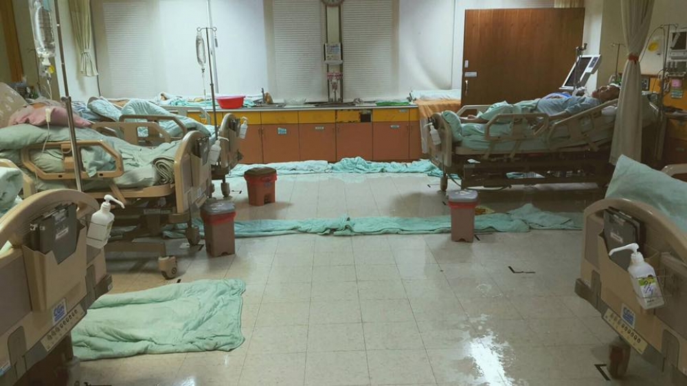 強颱尼伯特肆虐後台東基督教醫院大樓洗腎中心的慘況。（翻攝自台東基督教醫院臉書）