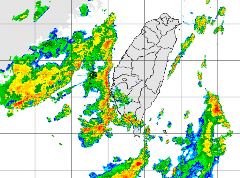 中央氣象局11日針對台南、屏東、高雄發布大雨特報，各地需留意午後雷陣雨。（翻攝自中央氣象局）
