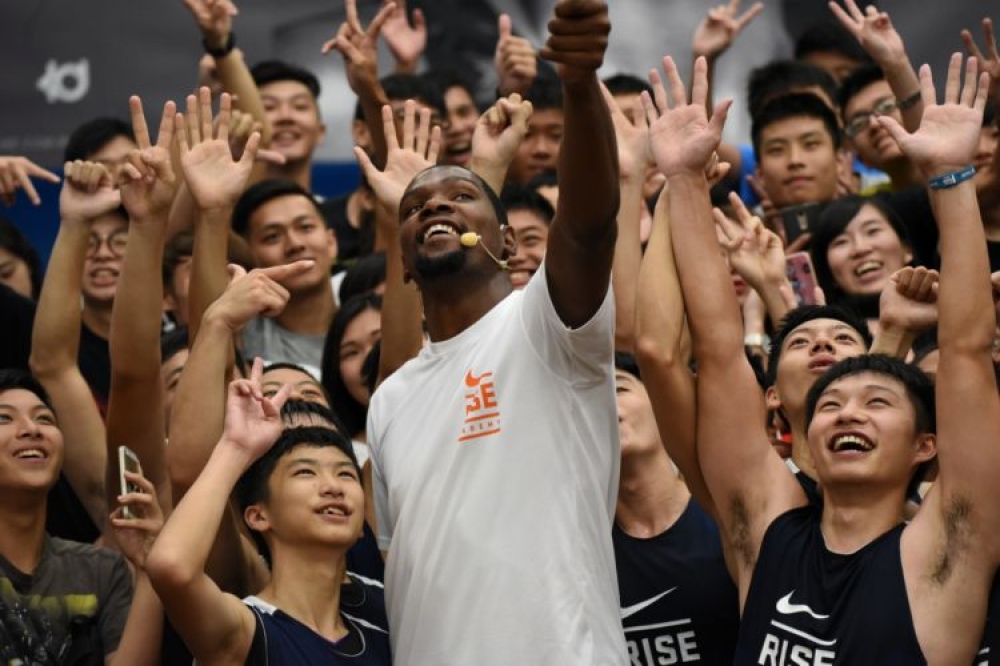 美國職籃球星杜蘭特（Kevin Durant）14日造訪寶島，與台球迷分享對籃球的心路歷程。（攝影：葉信菉）