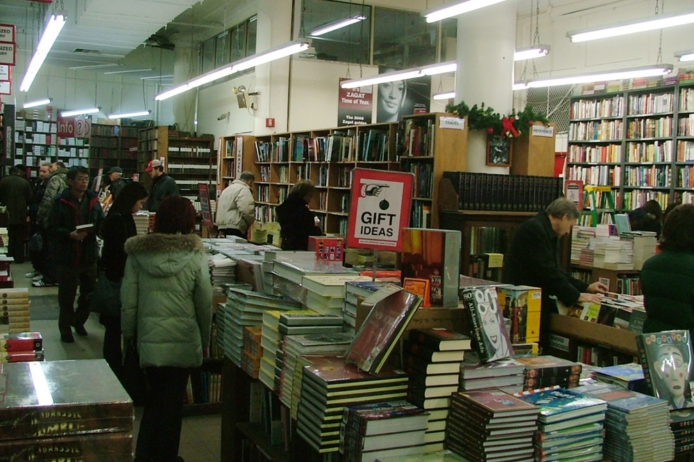 The Strand書店一隅。（Photo credit: ＠Paul VanDerWerf, Flickr）
