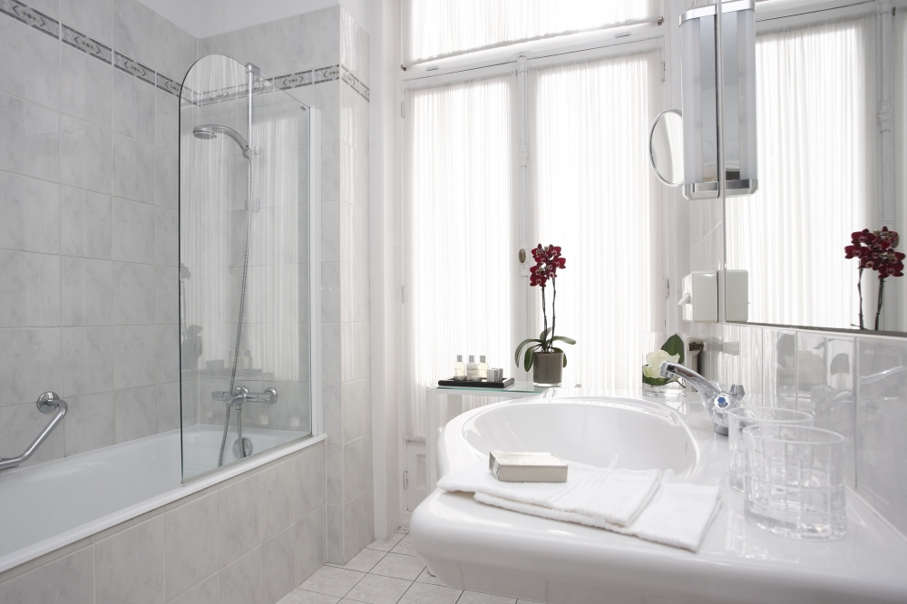 乾淨整潔的浴室最怕遇到黴菌來打擾。（圖片來源：Hotel Le Plaza＠Flickr）