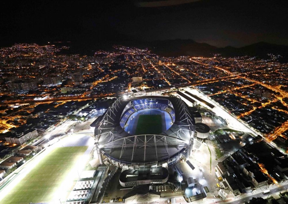 2016年里約奧運主場館夜景。（湯森路透）