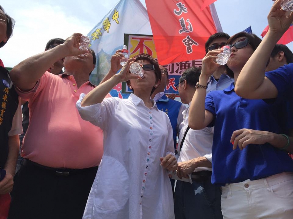 洪秀柱即將迎接屏東東港漁民回台，讚許漁民的愛國行動。（翻攝自洪秀柱臉書）