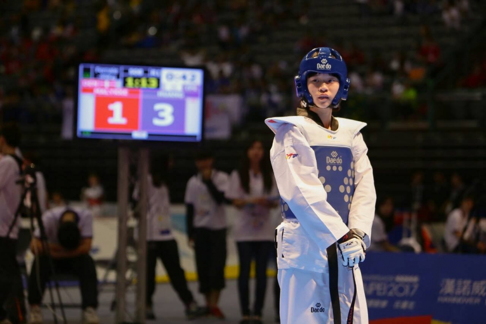 亞洲區奧運資格賽一舉奪金，18歲跆拳道女將黃懷萱出征里約奧運。（翻攝自黃懷萱Facebook）