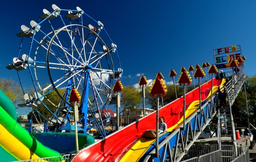 大人小孩都愛的遊樂園，暑期優惠正開打！（圖片來源：Tom Hilton＠Flickr ）