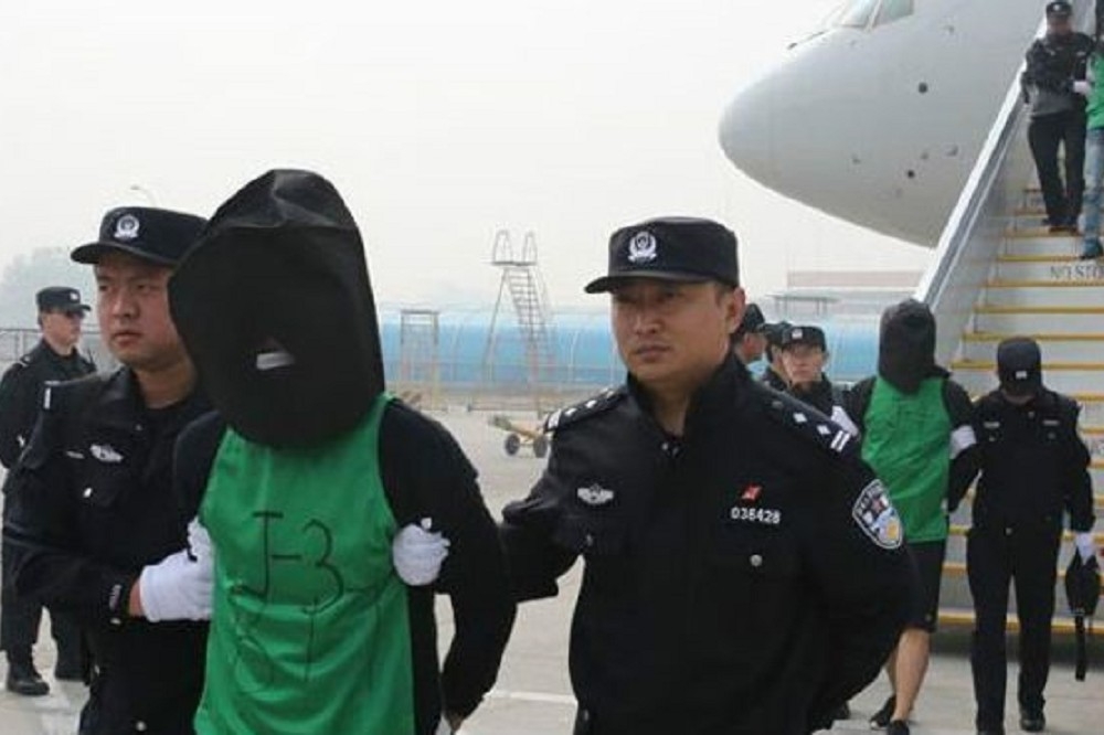 在肯亞犯案的台籍人士卻被遣送回中國大陸審判，引起台灣輿論反彈。（翻攝自BBC中文網）