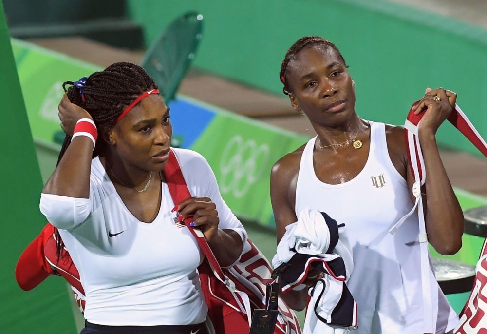女子網球名將大小威廉絲7日在里約奧運首輪賽事即遭淘汰，神情落寞。（湯森路透）