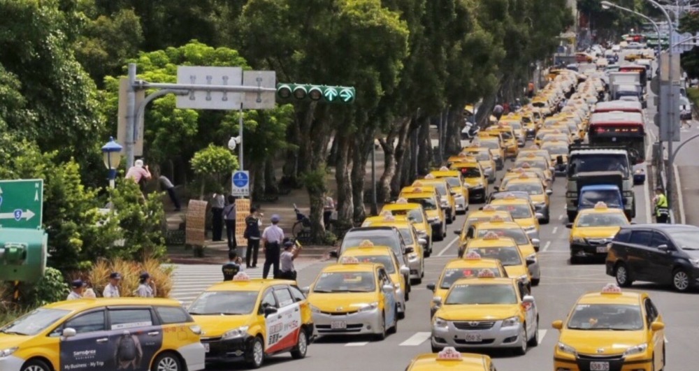 百台計程車會在行政院停留時間大約到中午，交警將進行勸導。（攝影：林育嫺）