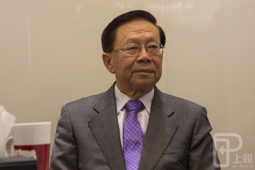 海基會董事長田弘茂5日接受電台專訪，談到統獨問題，他表示：「我是台灣派、民主派」。（攝影：林育嫺）