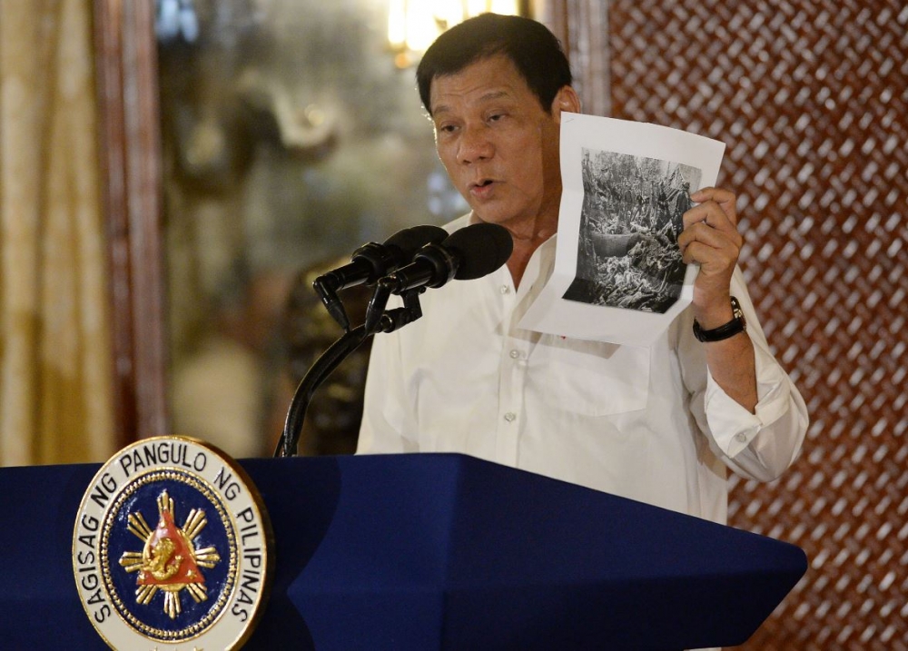 菲律賓總統杜特蒂在馬尼拉的公開談話。（美聯社）