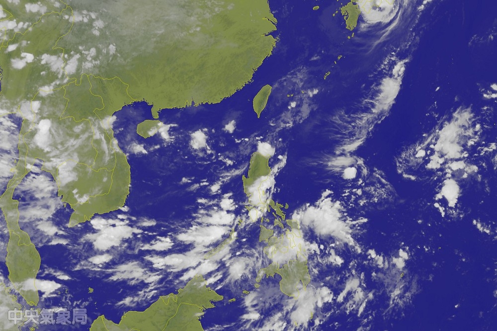 氣象專家吳德榮20日表示，關島附近的熱帶擾動有機會形成2016年第17號颱風。（翻攝自中央氣象局）