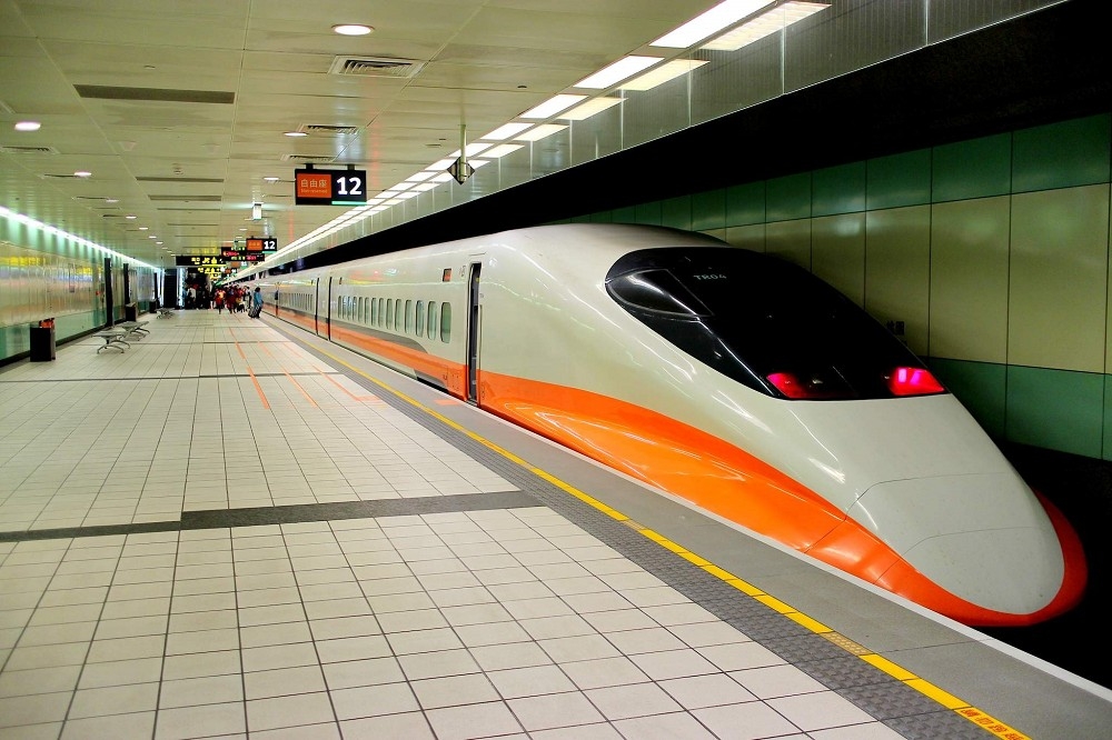 梅姬颱風遠離，高鐵宣布，下午1點起加開全車自由席列車，2點後依時刻表發車。 （台灣高鐵提供）