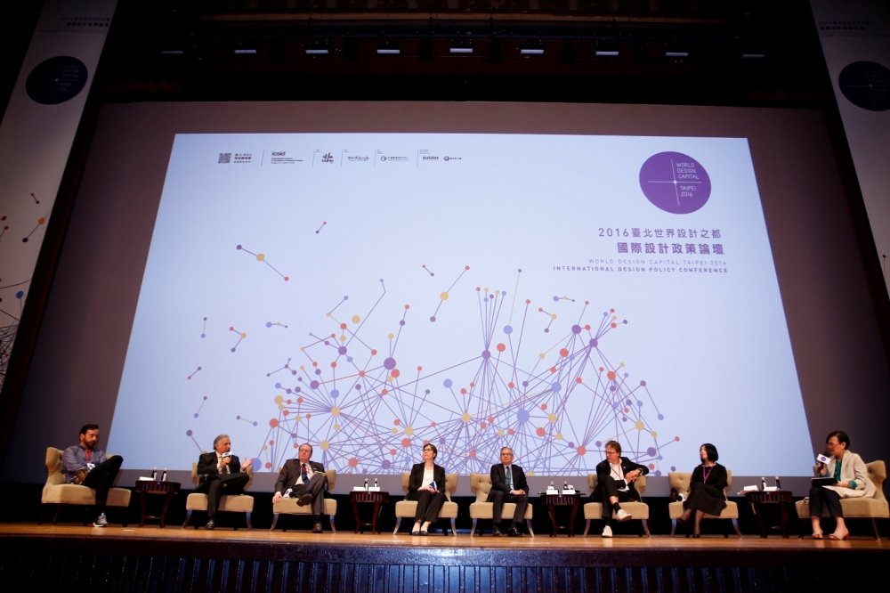 各城市代表於15日國際設計政策論壇上分享經驗與想法。（WDC 提供）