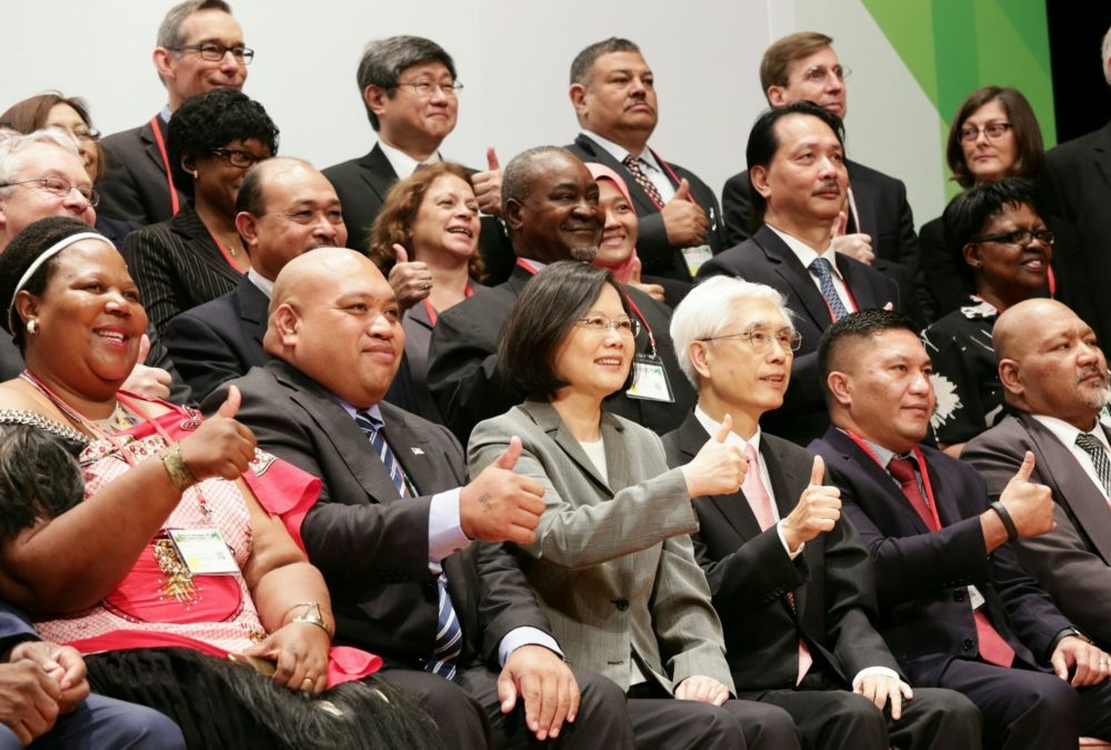 蔡英文出席「2016台灣全球健康論壇」，表示2030年台灣將面臨超高齡社會，政府已開始著手進行全面性的照護系統。（翻攝自總統府）