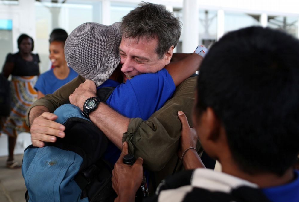 遭索馬利亞綁架的26名人質日前獲救抵達肯亞，並陸續返鄉，台籍輪機長沈瑞章將從廣州再轉往返台。（湯森路透）