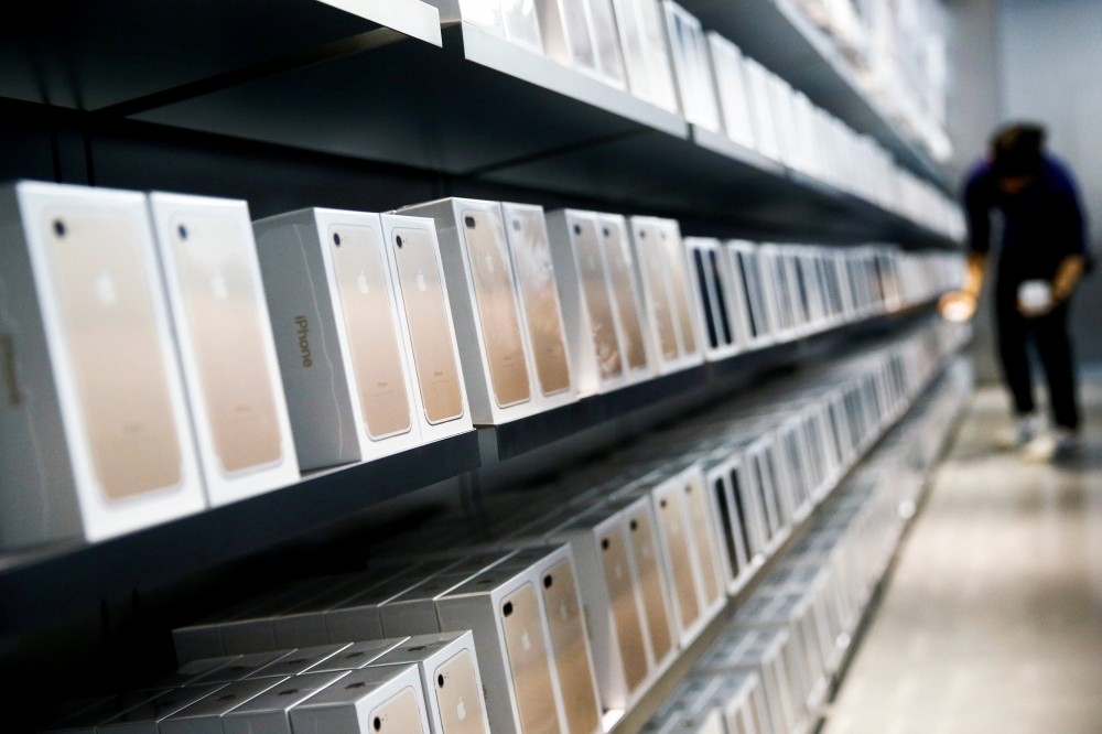 受惠於iPhone 7 新品上市等，帶動 9月工業生產連2紅。（湯森路透）