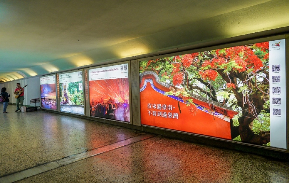 台南火車站中山路人行地下道右側燈箱（圖片來源：台南市政府觀光局）