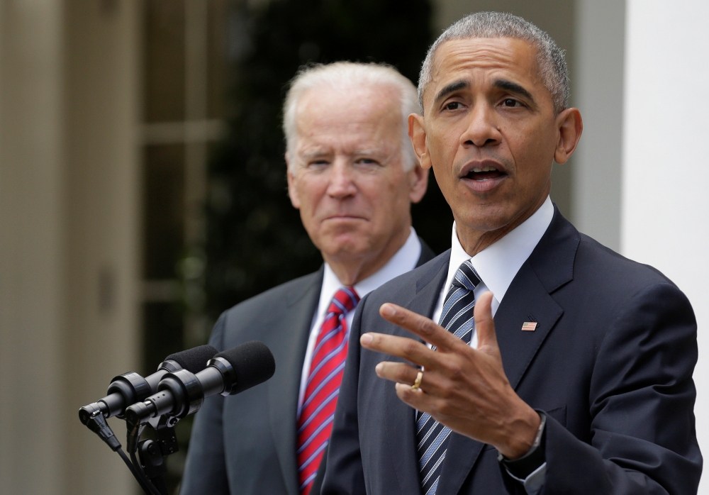 歐巴馬與副總統拜登（Joe  Biden）９日在白宮發表談話。（湯森路透）