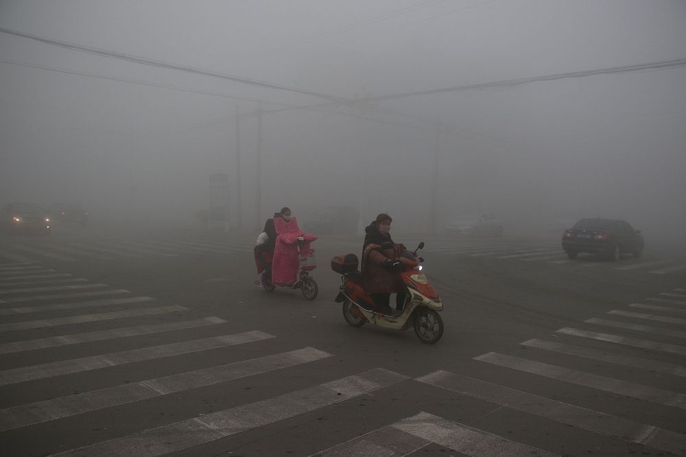 台灣中部空氣品質再持續惡化下去，很多人擔心將步上中國霧霾的後塵。（中國濱州市／湯森路透）