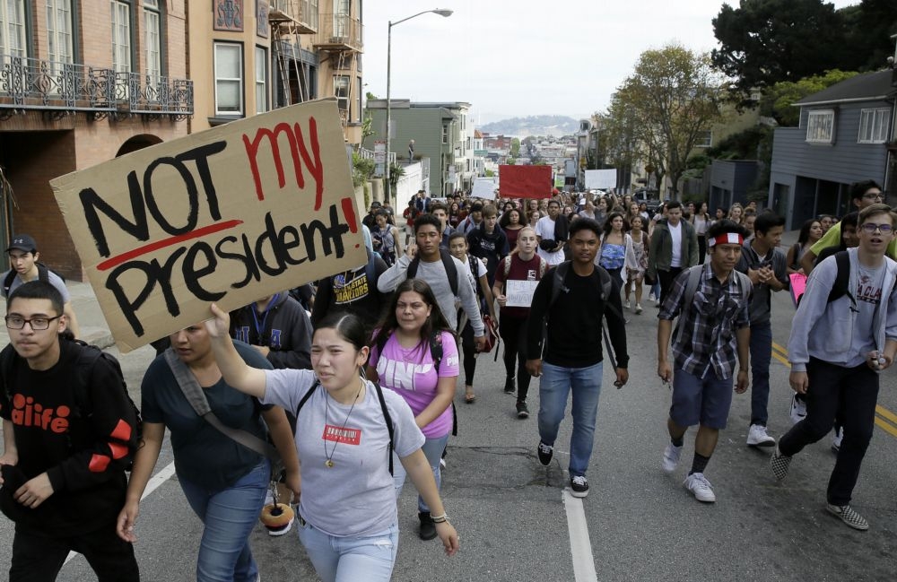 美國加州舊金山的「反川普」示威遊行。（美聯社）